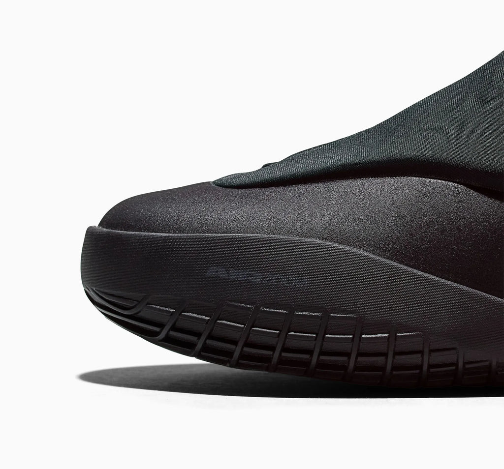 SHAI 001 'Charm Black'