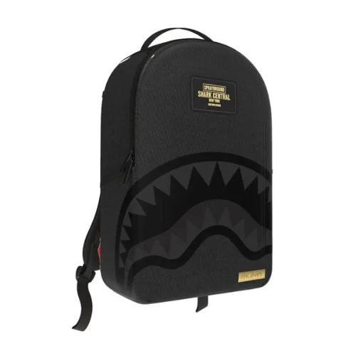 Mochila "Shark Central" con Letras Doradas