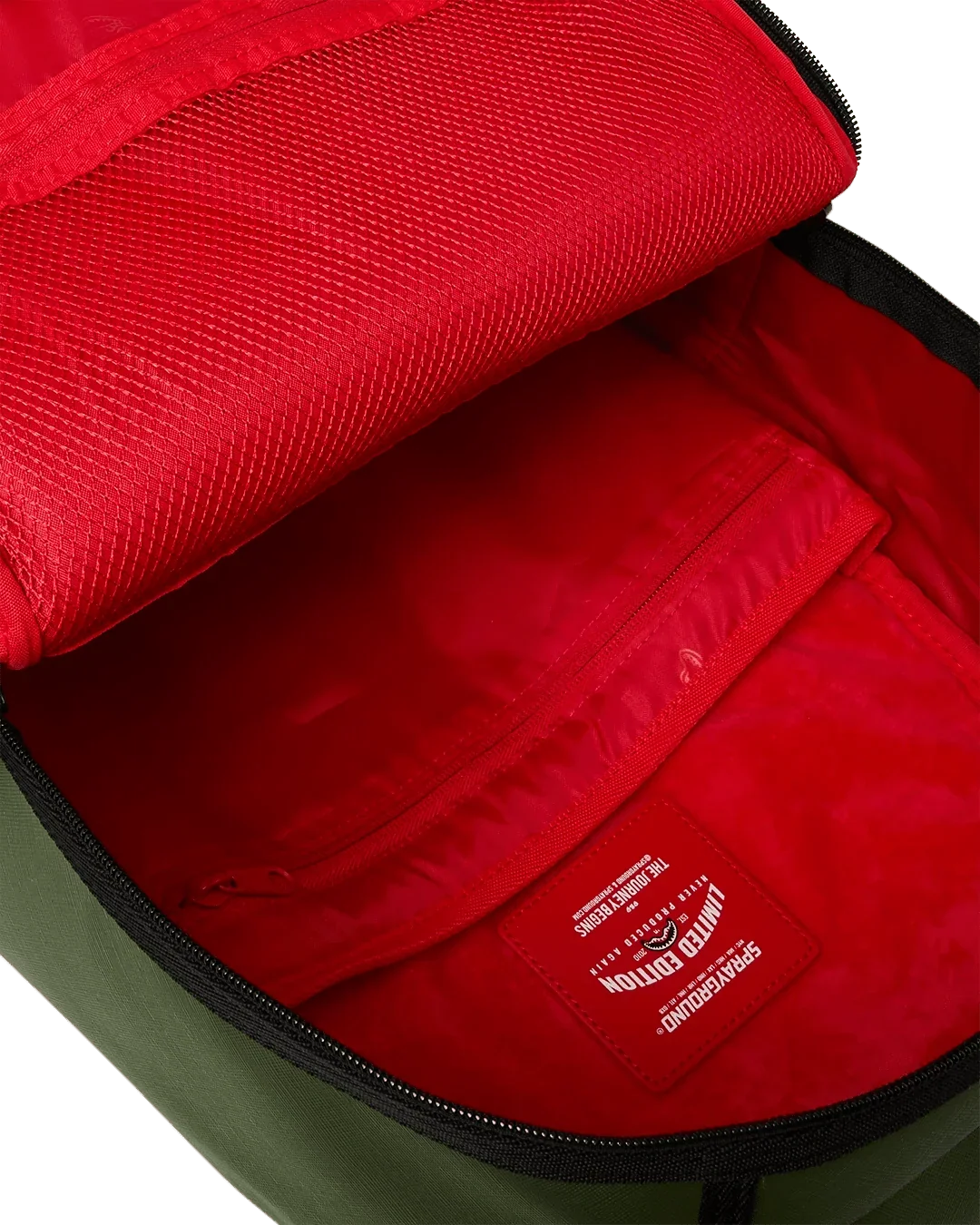 Mochila de nailon verde en relieve Shark Central