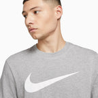 Conjunto de camiseta y shorts Nike Sportswear Swoosh para hombre