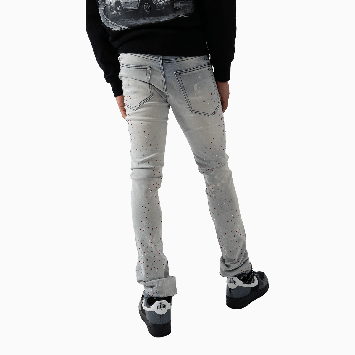 Pantalón vaquero de hombre con piedra rosa