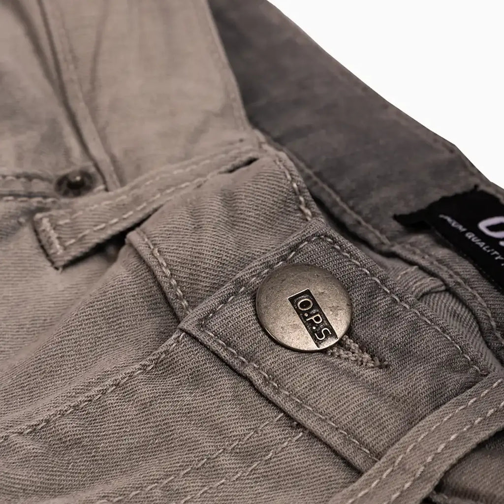 Jean pour enfant en denim déchiré et usé