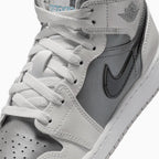 Air Jordan 1 Mid SE pour enfant « Inspired by the Greatest » (école primaire)