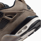 Jordan 4 Retro « Cave Stone » pour enfant (école primaire)