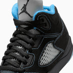 Jordan 5 Retro pour enfant « Black University Blue » - École maternelle