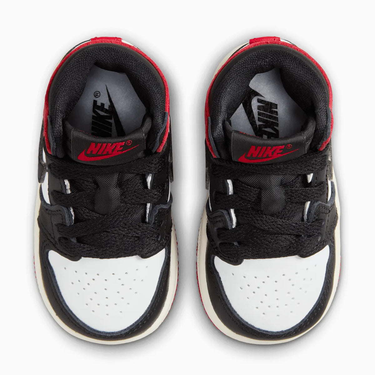 Jordan 1 Retro High OG 'Black Toe Reimagined' para niños pequeños