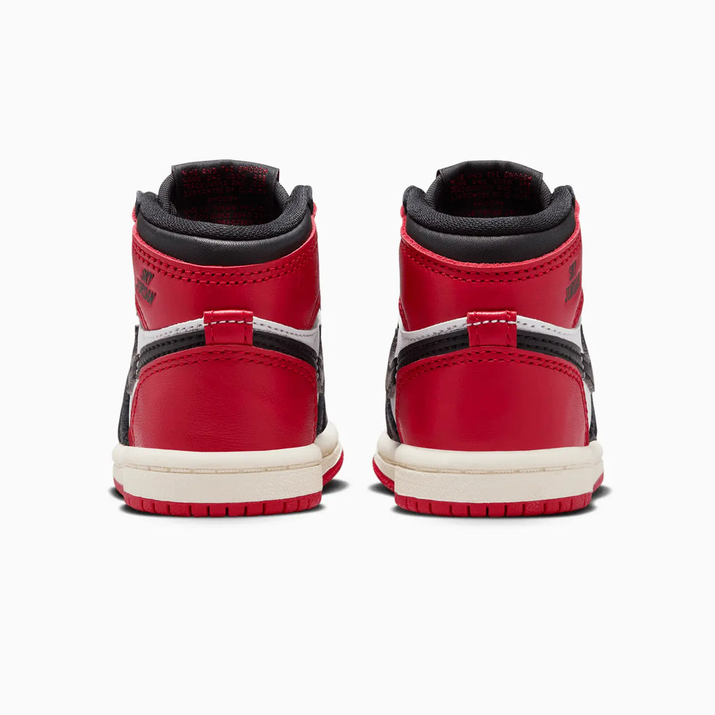 Jordan 1 Retro High OG 'Black Toe Reimagined' para niños pequeños