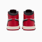 Jordan 1 Retro High OG 'Black Toe Reimagined' para niños pequeños