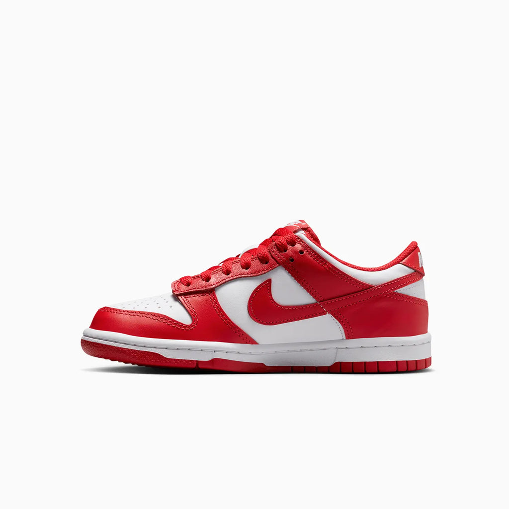 Dunk Low pour enfant « White University Red » (École primaire)