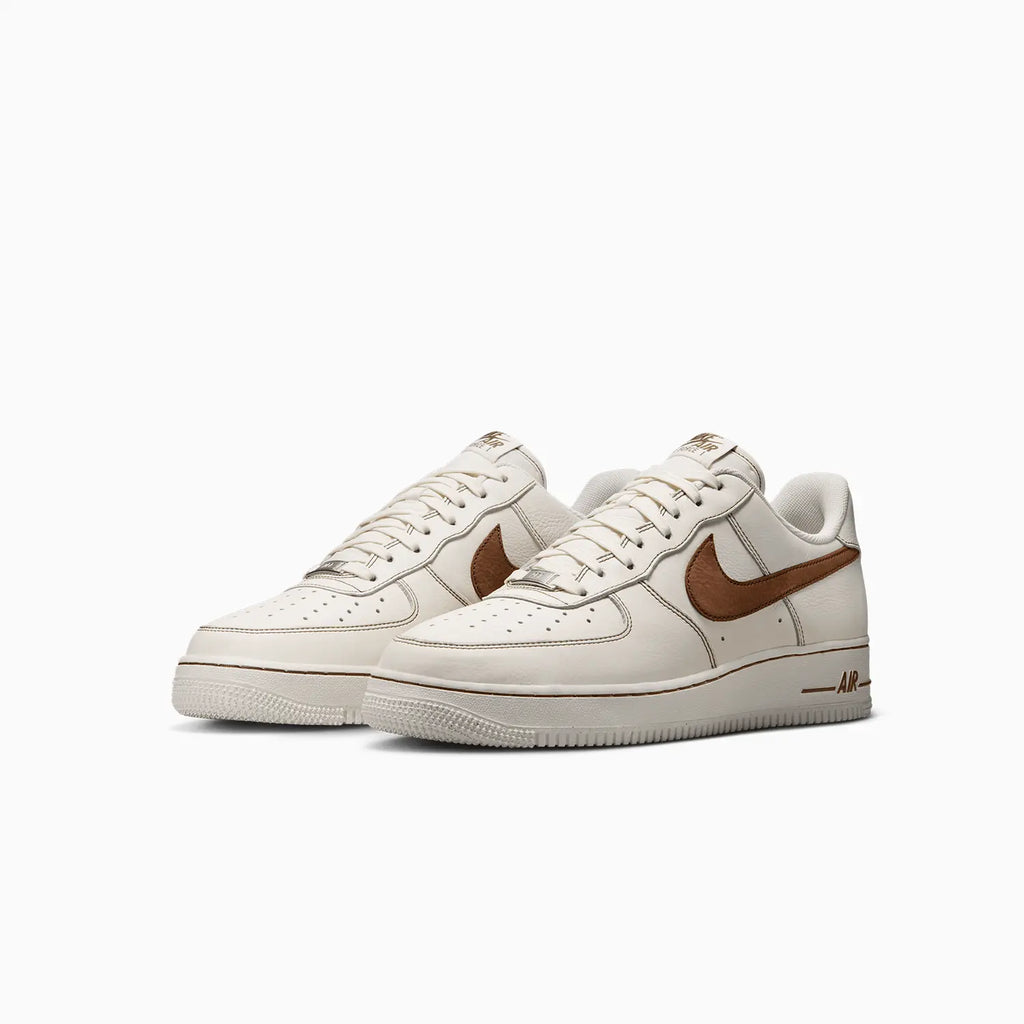 Air Force 1 07 LV8 pour homme « Ivory Saddle Brown »