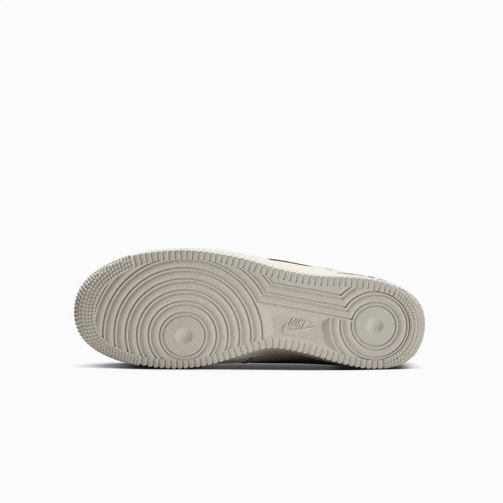 Air Force 1 07 LV8 pour homme « Ivory Saddle Brown »