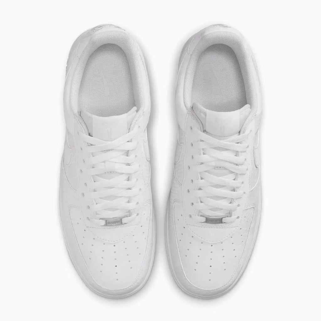 Chaussures Nike Air Force 1 Kobe Bryant « Forever White » pour Homme