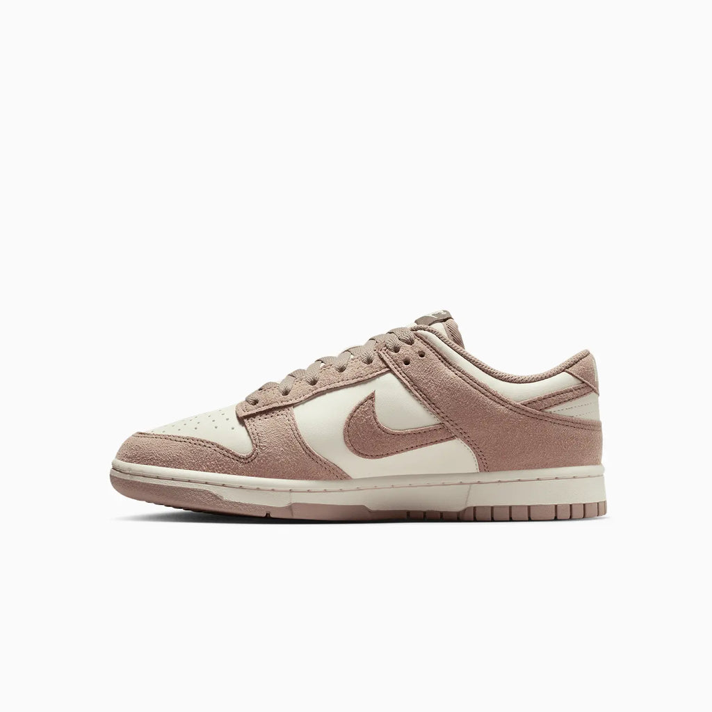 Dunk Low pour femme « Malt Gold Mini Swoosh »