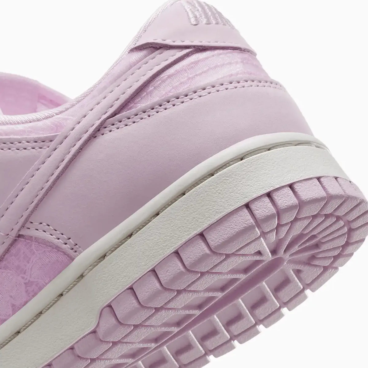 Dunk Low pour femme « Regal Pink »