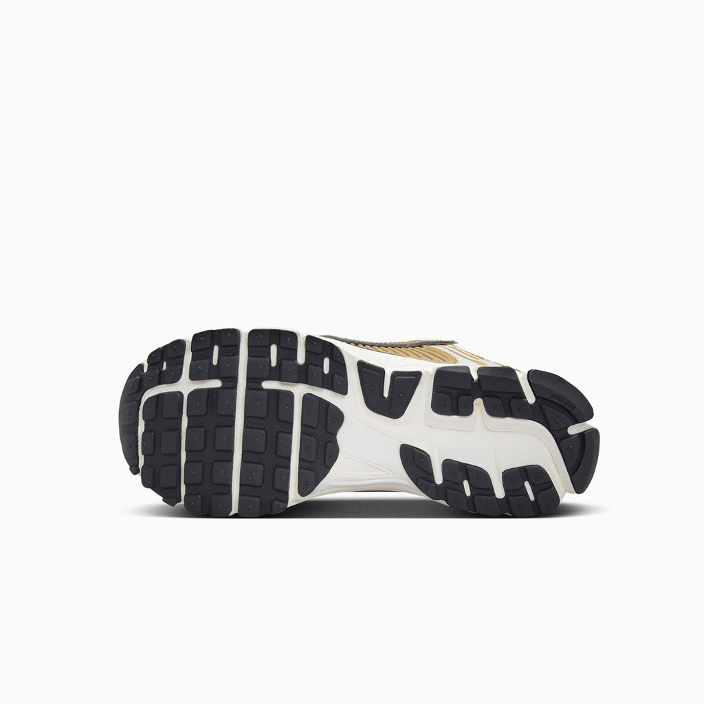 Zoom Vomero 5 « Or métallique » pour femme