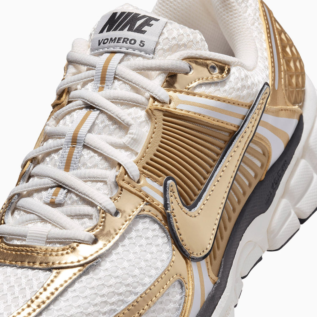Zoom Vomero 5 « Or métallique » pour femme