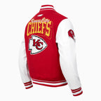 Chaqueta universitaria de lana con cuello de canalé y escudo del equipo NFL Kansas City Chiefs para hombre