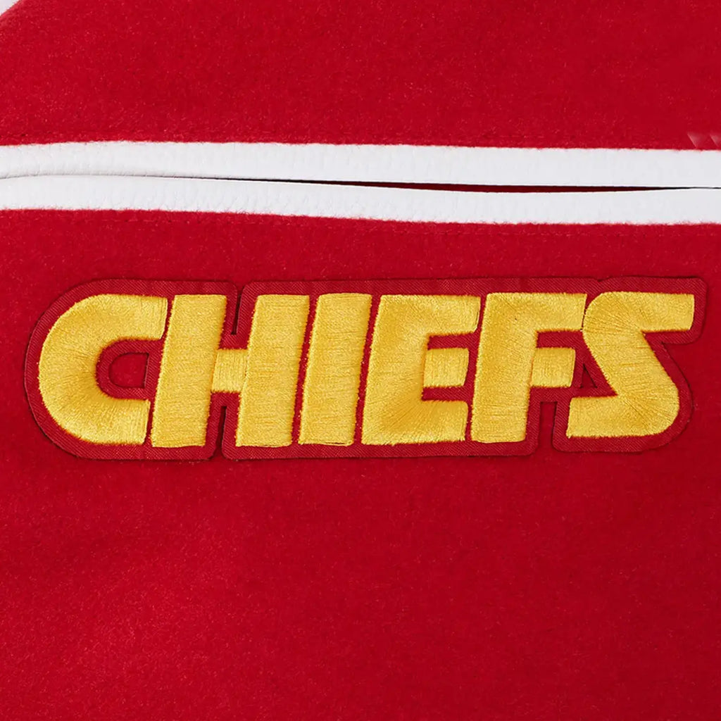 Chaqueta universitaria de lana con cuello de canalé y escudo del equipo NFL Kansas City Chiefs para hombre