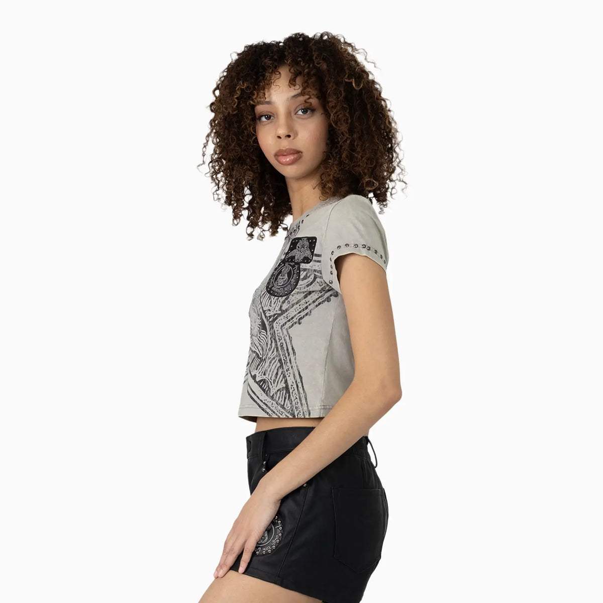 Conjunto de pantalón corto de tiro medio con estampado láser y camiseta para mujer