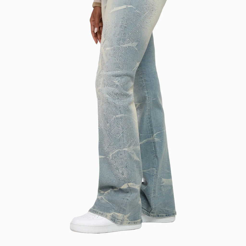Conjunto de crop top con pedrería y jeans apilados para mujer