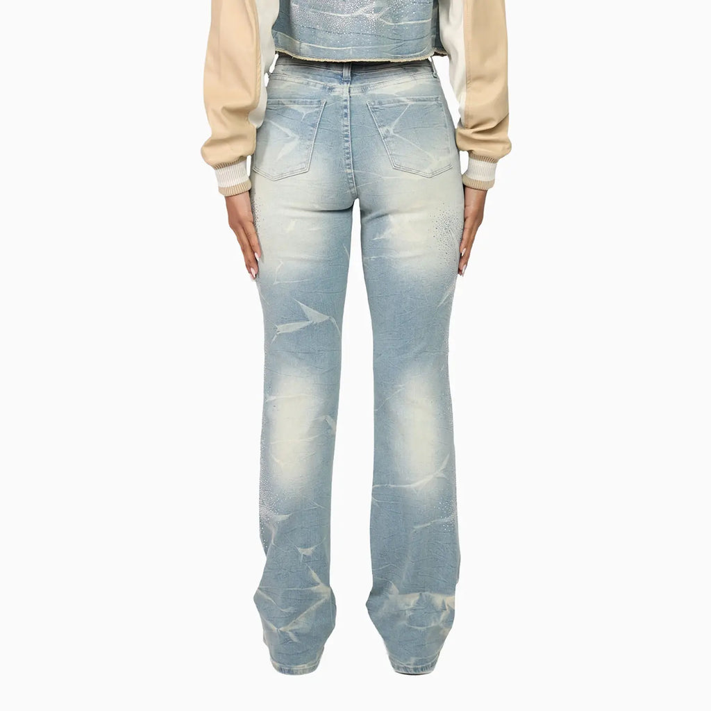 Conjunto de crop top con pedrería y jeans apilados para mujer