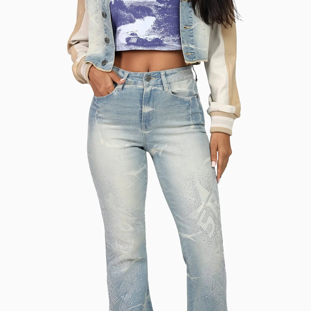 Conjunto de crop top con pedrería y jeans apilados para mujer