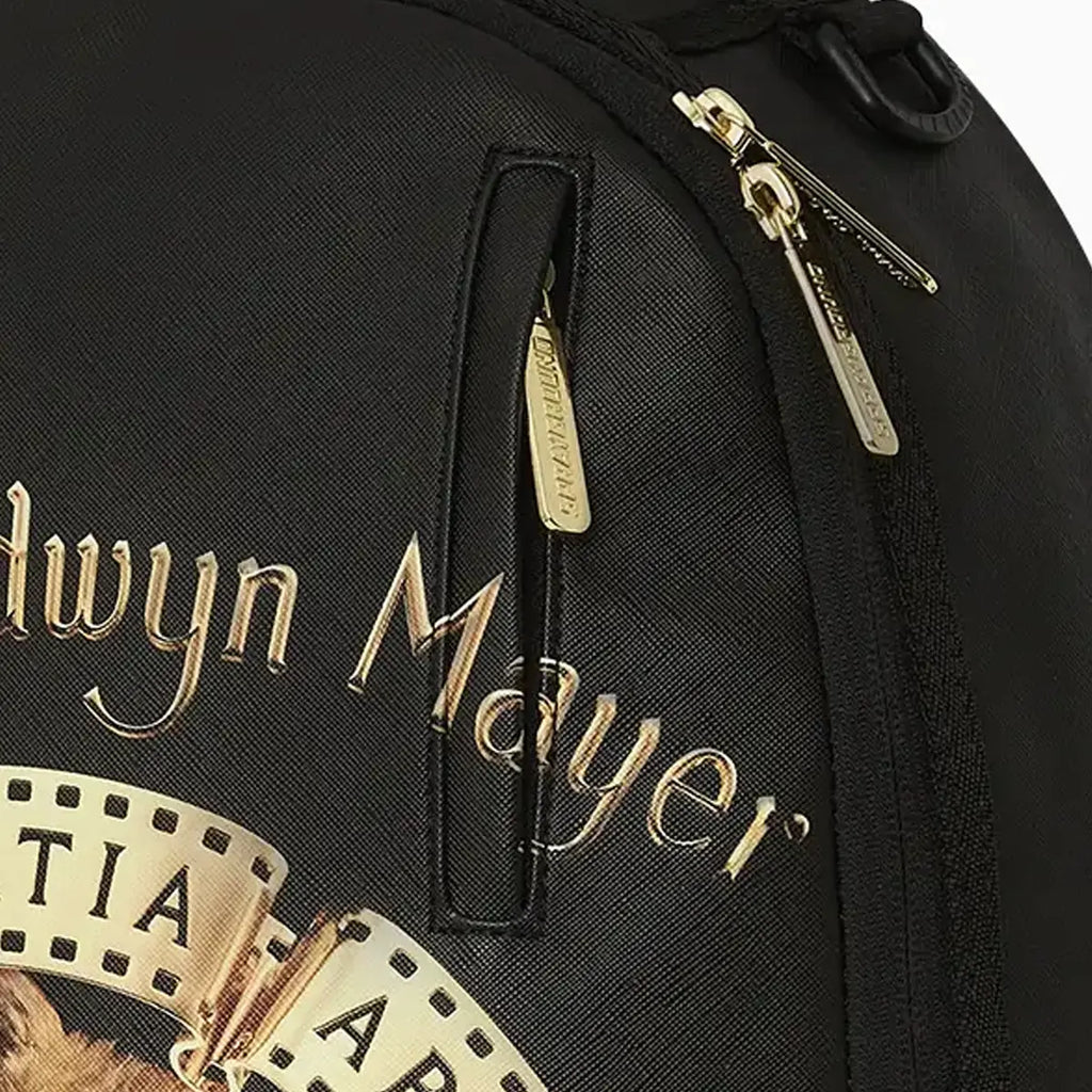 Mochila con el logotipo de MGM