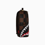 Ce grand sac à dos requin à carreaux