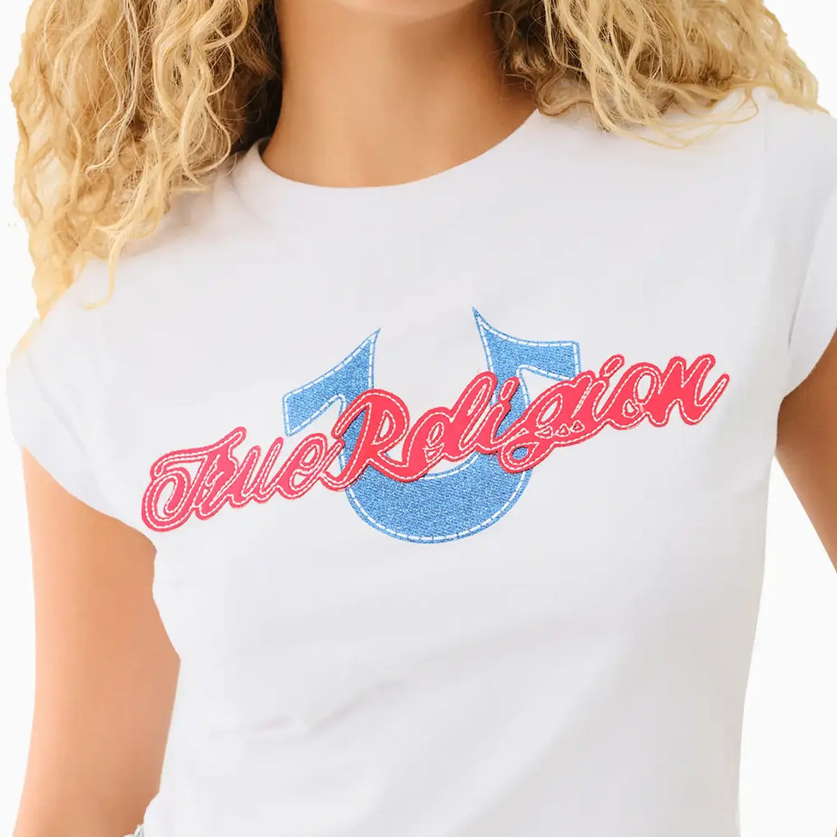 Camiseta de mujer con mangas dobladas